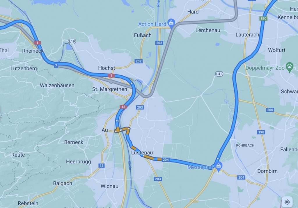 Wenn man über A14 nach Österreich einreist braucht man die Vignette und fährt über Lustenau.